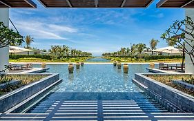 Khu nghỉ dưỡng bãi biển Melia Hồ Tràm